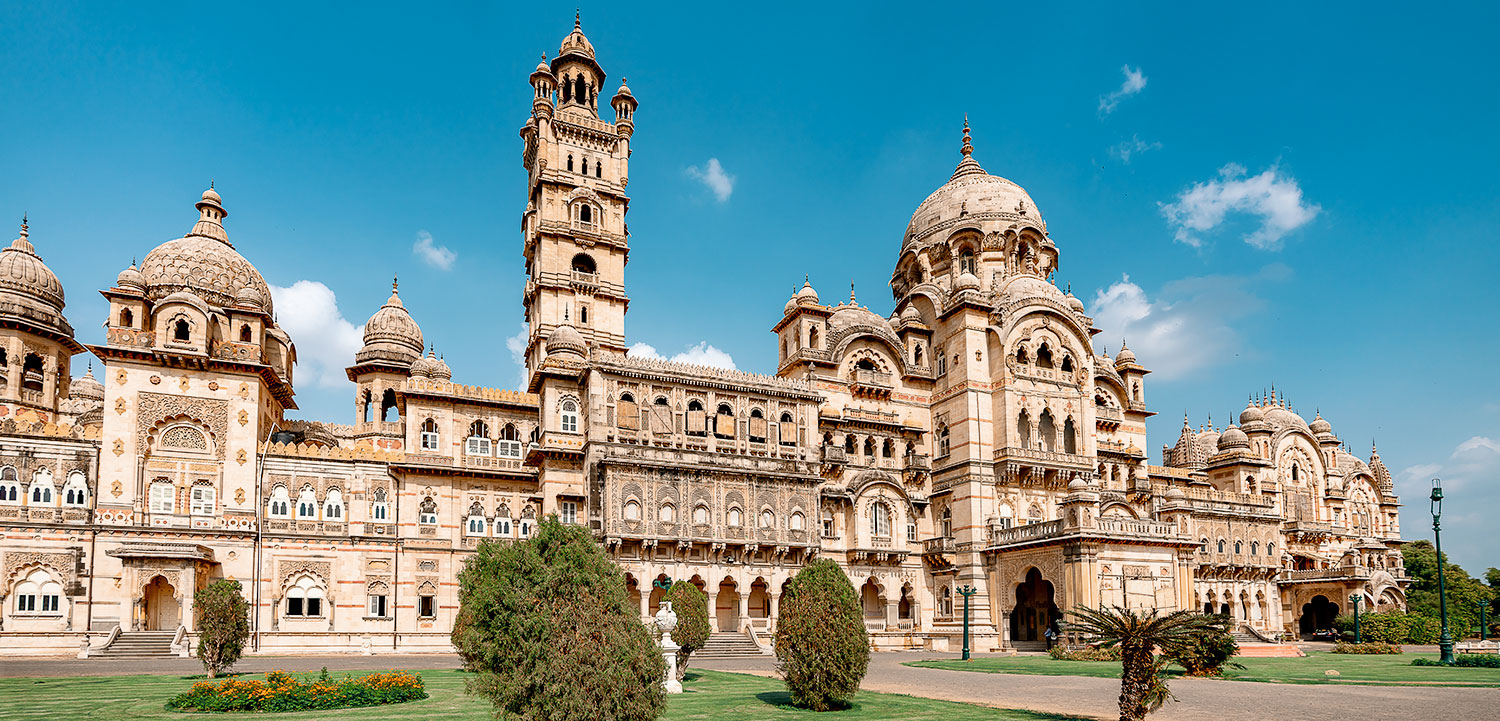 Book Cab in Vadodara for Local Rental – Easy, Affordable & Reliable Travel